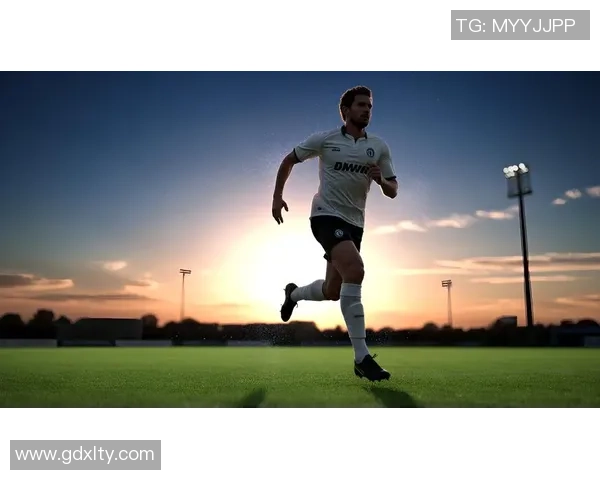 自制足球球星崛起记:从街头到绿茵场的传奇之路