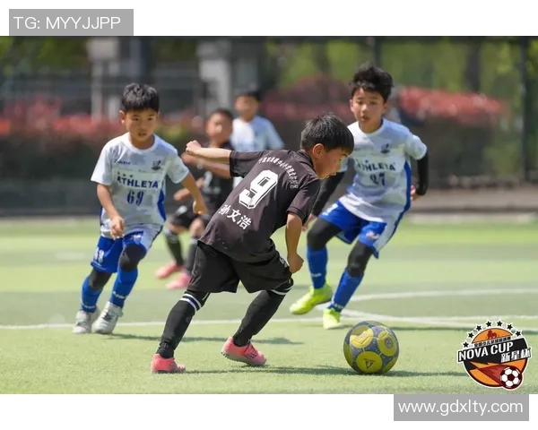 身高一米八以上的足球巨星们：他们如何用身高优势征服绿茵场